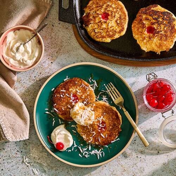 New Pampered Chef Cast Iron Skillet & Trivet - Picture 4 of 4